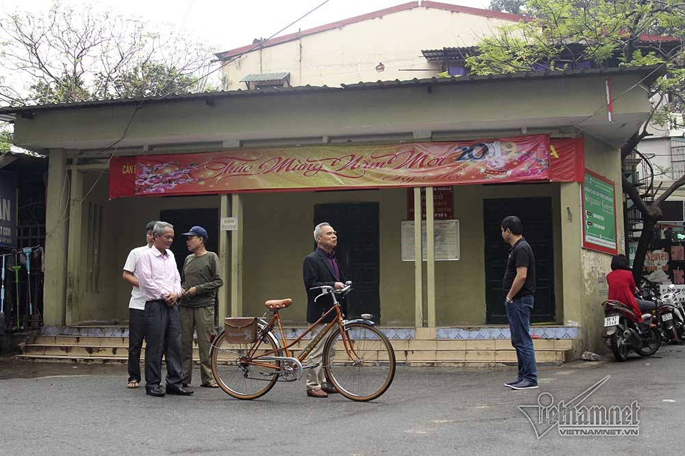 nho-ngay-dan-ha-noi-tang-chum-dua-buong-chuoi-cho-ong-kim-nhat-thanh-7.jpg