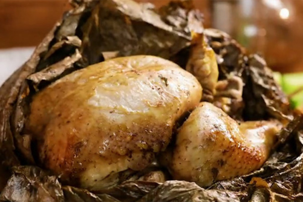 Cách làm gà bọc lá sen nướng đất sét ngon chuẩn vị