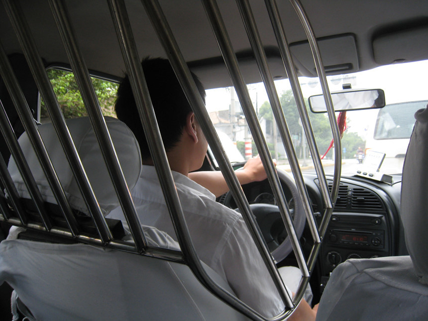 Những kiểu vách ngăn bảo vệ lái xe taxi khỏi bị cướp