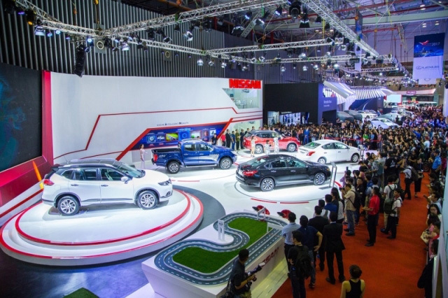 Đầu năm, xe ngoại ồ ạt vào Việt Nam,