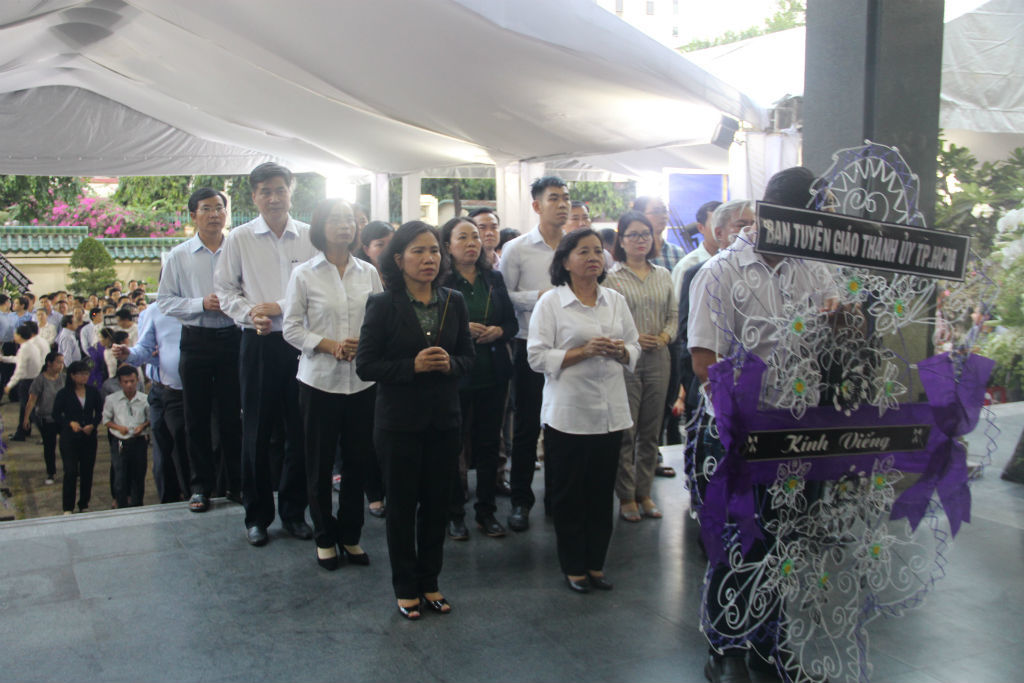 Nguyên Chủ tịch nước Trương Tấn Sang viếng Phó chủ tịch TP.HCM Nguyễn Thị Thu