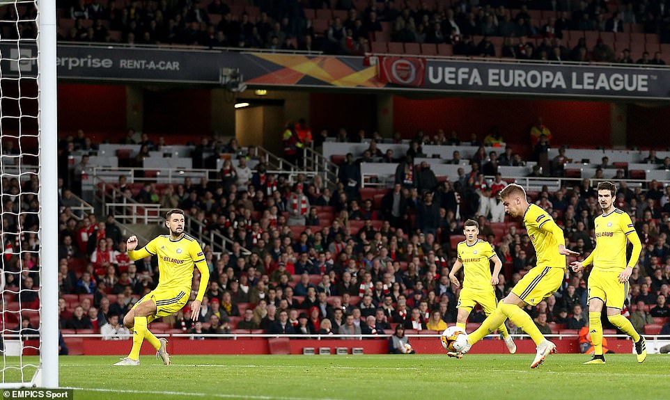 Lật ngược thế cờ, Arsenal vào vòng 1/8 Europa League