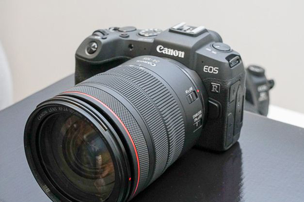 Máy ảnh không gương lật Canon EOS RP ra mắt giá 38 triệu đồng