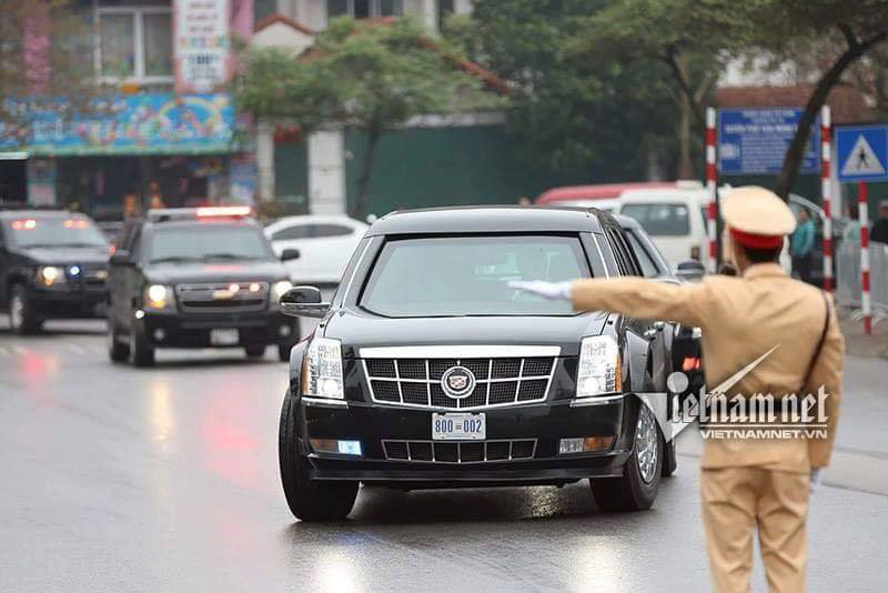 Xe ‘quái thú’ của Tổng thống Donald Trump lăn bánh trên đường Hà Nội