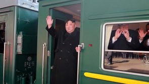Triều Tiên chính thức xác nhận ông Kim Jong Un đến Việt Nam bằng tàu bọc thép