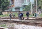 Lực lượng công binh dò mìn ở ga Đồng Đăng