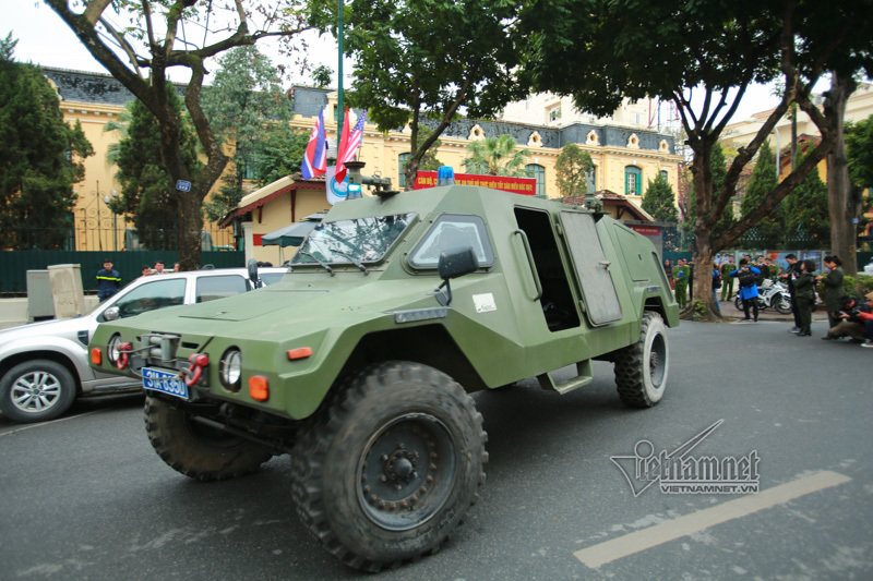 Xe bọc thép xuất quân bảo vệ Thượng đỉnh Mỹ - Triều