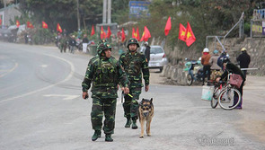 Chó nghiệp vụ tuần tra quanh ga Đồng Đăng
