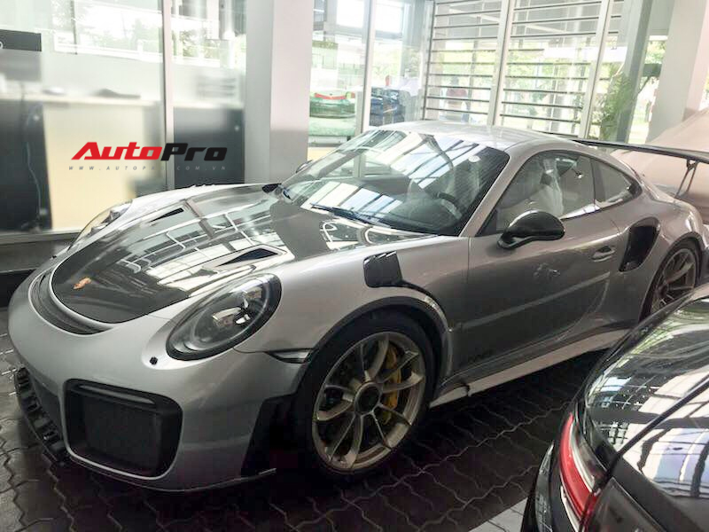 Siêu xe Porsche giá 20 tỷ của Đặng Lê Nguyên Vũ có gì khác biệt?