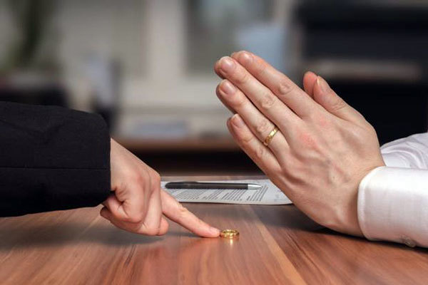 Chồng trêu đùa làm đơn ly hôn vợ và cái kết bất ngờ