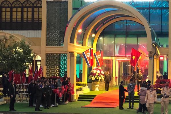 Trải thảm đỏ ở ga Đồng Đăng