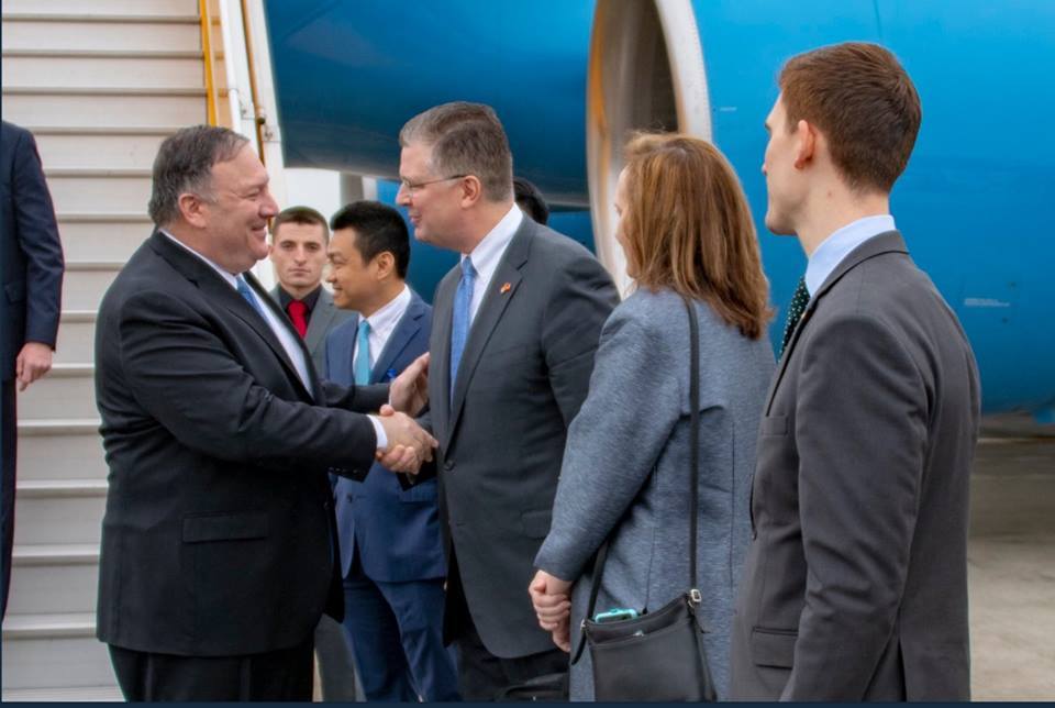 Ngoại trưởng Mỹ Mike Pompeo đến Hà Nội