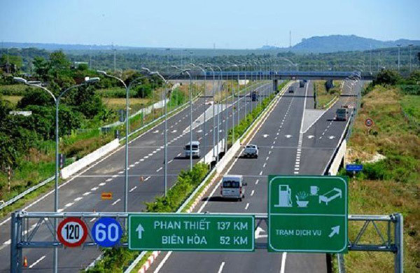 Vietnam’s road network with 9,000 km of expressways announced