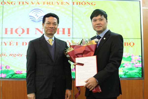 Bộ trưởng Nguyễn Mạnh Hùng bổ nhiệm cán bộ Cục Viễn thông, ATTT, Tần số ...