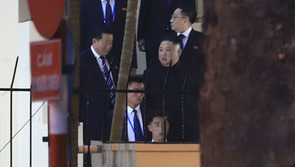Chủ tịch Kim Jong-un thăm Đại sứ quán Triều Tiên tại Hà Nội