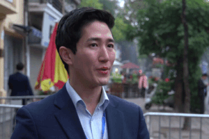 Phóng viên Hàn Quốc đẹp trai như tài tử đưa tin Thượng đỉnh Mỹ Triều