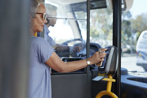 Visa tìm cách đưa tap-to-pay đến nhiều xe buýt và tàu điện ngầm hơn