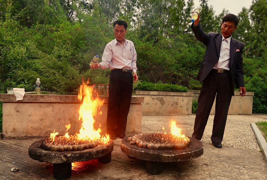 Nghêu nướng xăng - món ngon ở Triều Tiên