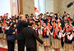 Thứ trưởng Ngoại giao nói về hình ảnh Tổng thống Trump cầm cờ Việt