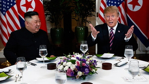 Ông Trump nói phóng viên 'chụp chúng tôi đẹp' trong bữa tối ở Metropole