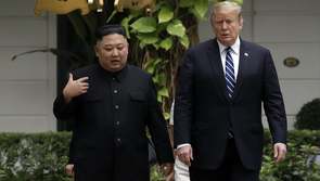 Lần đầu tiên ở Hà Nội, ông Kim Jong Un trả lời câu hỏi của phóng viên nước ngoài