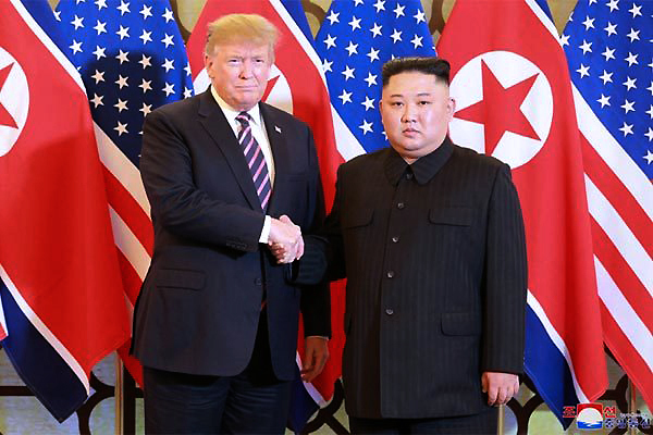 Truyền thông Triều Tiên nói gì về ngày đầu thượng đỉnh Trump - Kim?