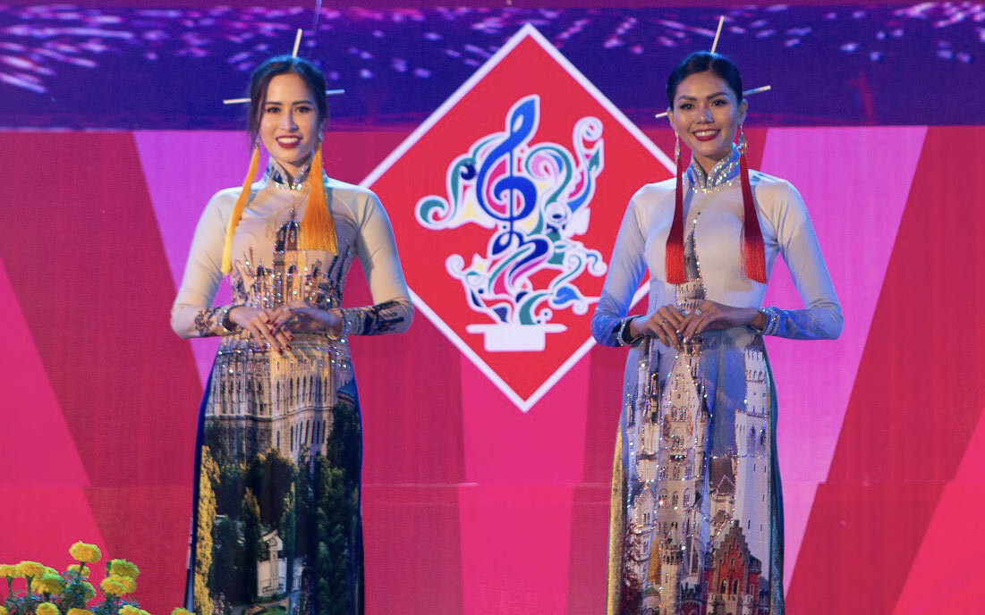 Bộ sưu tập áo dài 'Khát vọng vươn xa' hướng đến bảo vệ môi trường