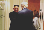 Chủ tịch Kim Jong-un tươi cười tạm biệt Tổng thống Donald Trump