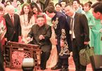 Chủ tịch Kim Jong-un liên tục vỗ tay khi xem các nghệ sĩ Việt biểu diễn