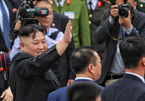 Khoảnh khắc Chủ tịch Triều Tiên thân thiện chào tạm biệt Việt Nam