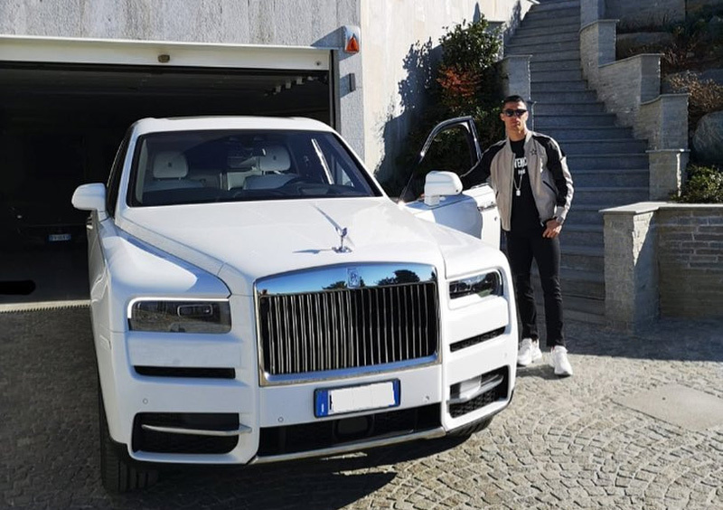 Ronaldo khoe siêu xe Rolls-Royce 10 tỷ cực chất