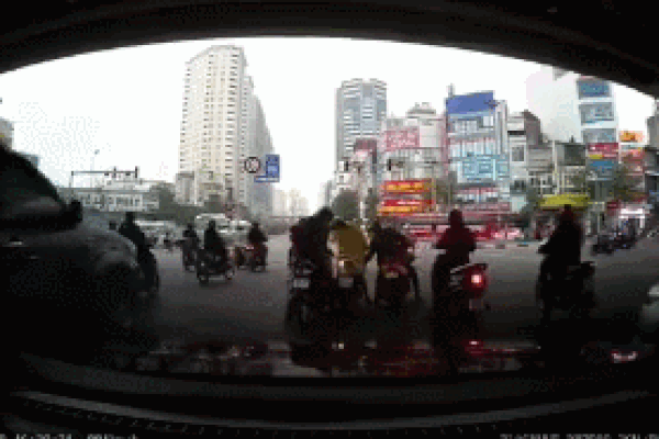 Clip 'dàn cảnh để lấy cắp đồ ngay giữa đường Hà Nội' khiến dân mạng phẫn nộ