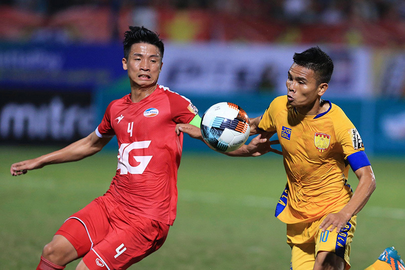 Vòng 2 V-League: Hà Nội bị ngáng chân, HAGL lộ mặt