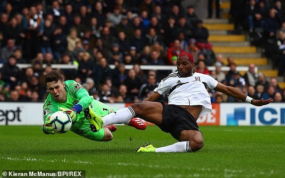 Kepa bắt lên đồng, Chelsea đe dọa vị trí của MU
