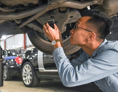 Chàng trai kiếm bộn tiền nhờ biệt tài nâng cấp xe Mercedes