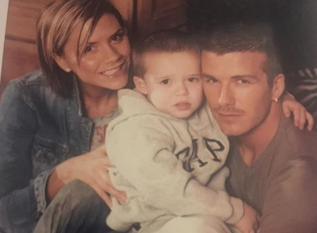 Nhà Beckham mừng sinh nhật con trai bằng loạt ảnh thơ bé đáng yêu