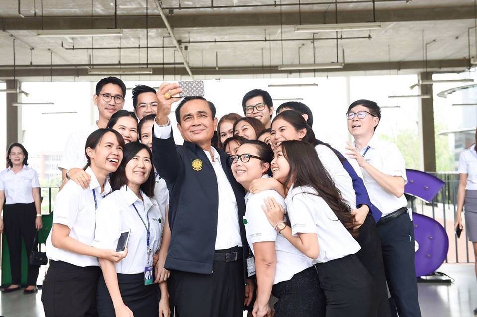 Thủ tướng Thái Lan ra mắt bản tình ca tự viết