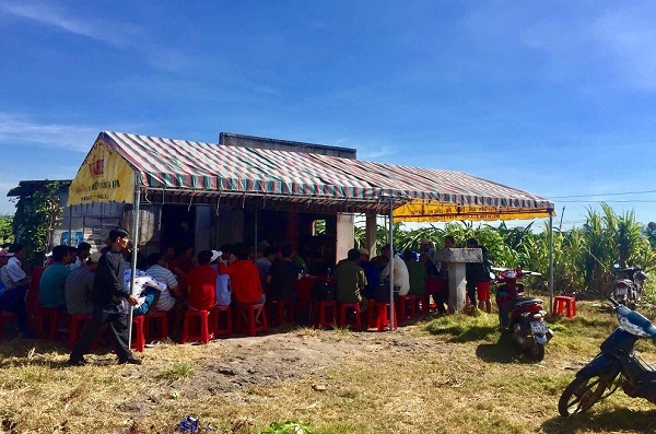 Nam thanh niên bị nhóm côn đồ đâm chết trên đường