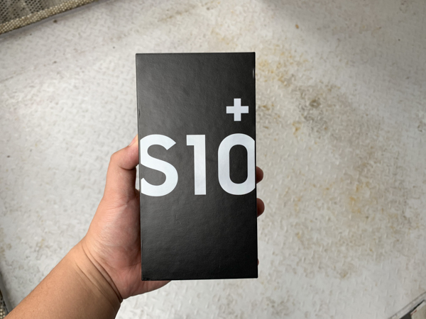 Mở hộp phiên bản vỏ gốm siêu độc của Galaxy S10+ tại Việt Nam