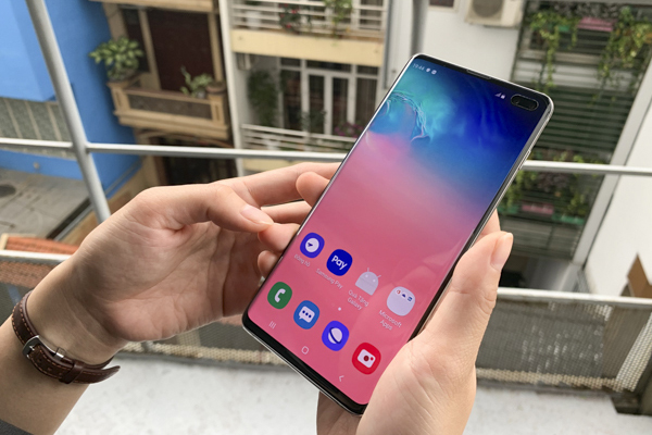 Mở hộp phiên bản vỏ gốm siêu độc của Galaxy S10+ tại Việt Nam