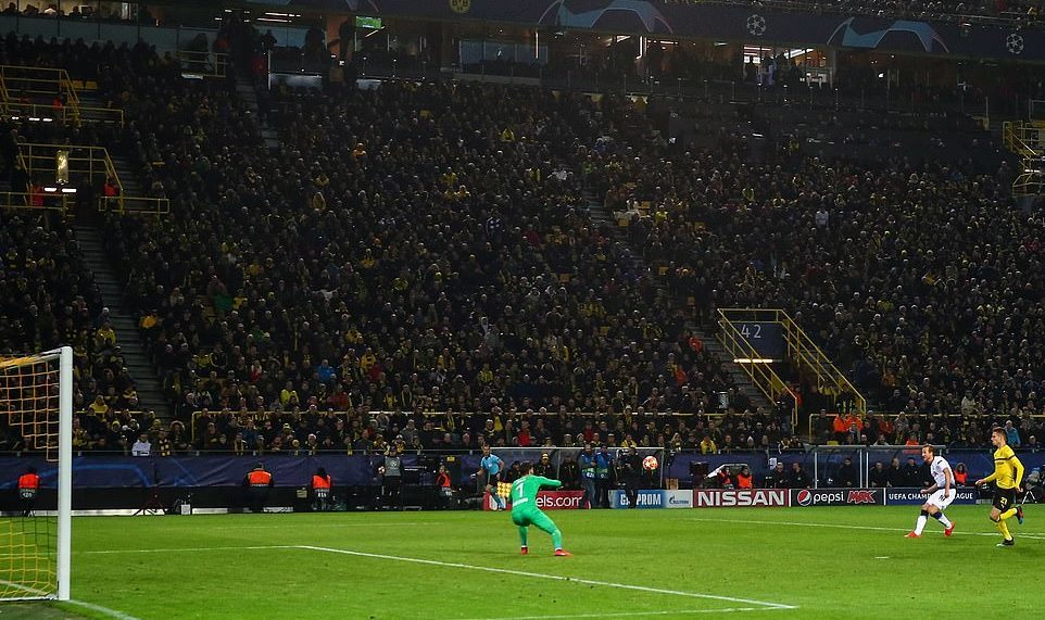 Harry Kane lập công, Tottenham bay vào tứ kết cúp C1