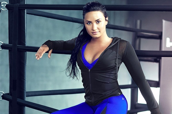 Nữ ca sĩ nghiện ngập Demi Lovato đánh gãy răng huấn luyện viên
