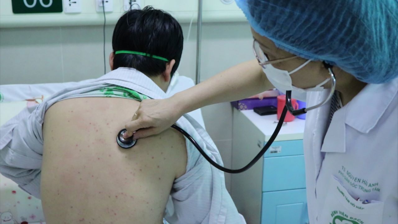 Người đàn ông Hà Nội mắc căn bệnh trẻ em, bác sĩ tròn mắt sau 35 năm