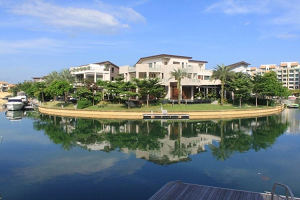 Biệt thự ven sông - luxury riverside villa:
Không gian sống xanh thơ mộng và đẳng cấp sang trọng tại biệt thự ven sông sẽ khiến bạn thích thú. Tận hưởng cuộc sống tiện nghi với trang thiết bị hiện đại và cảnh quan hữu tình bên dòng sông uốn lượn.