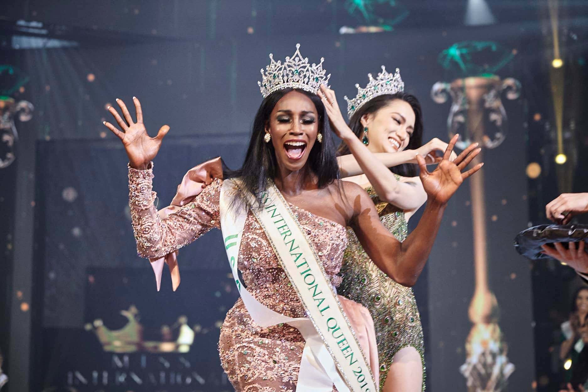 Королевы 2019. Мисс Интернешнл Квин. Мисс Интернешнл 2019. Queen 2019. Miss International Queen 2022.