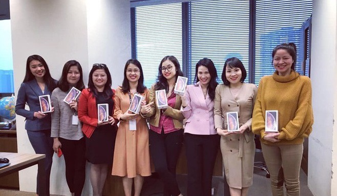 Sự thật nhân viên nữ của VTV được tặng điện thoại gần 30 triệu ngày 8/3