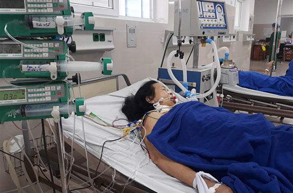 Uống rượu hạt gấc để chữa đau lưng, người phụ nữ nguy kịch