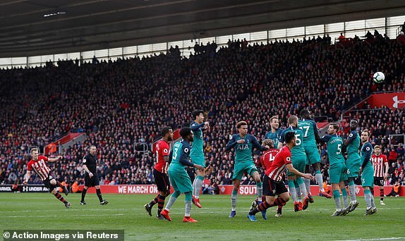 Kane ghi bàn, Tottenham vẫn thua ngược bởi siêu phẩm