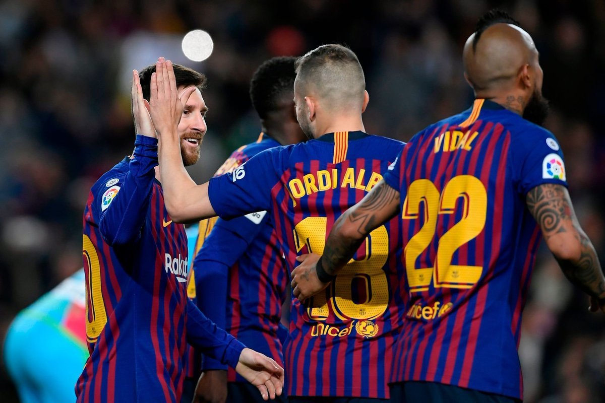 Messi đá trận 800, Barca xây chắc ngôi đầu