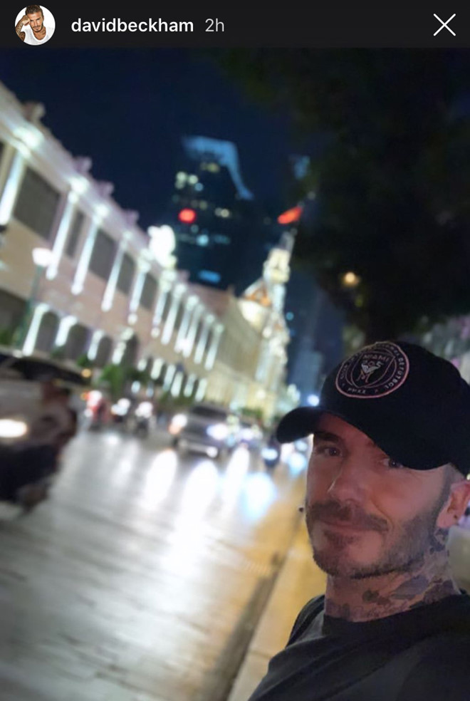 David Beckham khoe ảnh selfie trên đường phố Sài Gòn